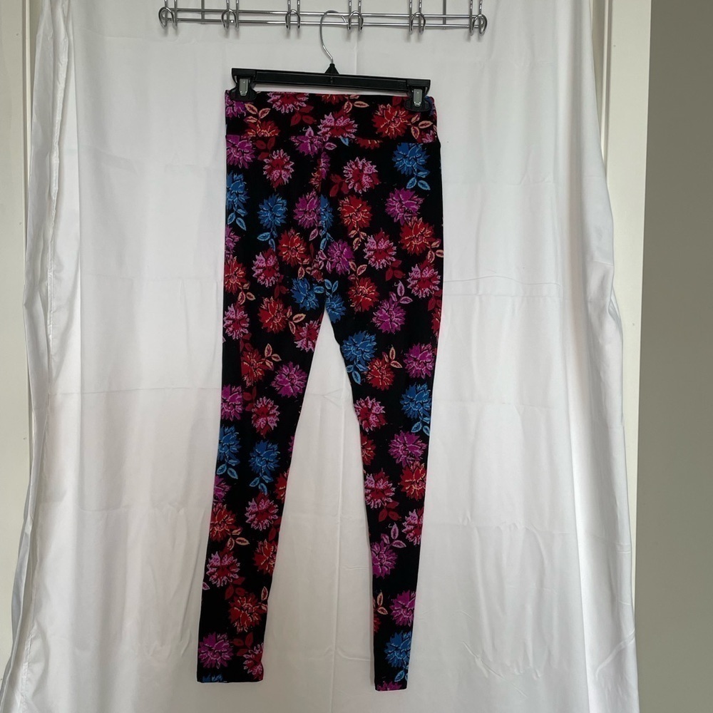 Lularoe Black floral Leggings​​​​​​​​​​​​ - Picture 3 of 6
